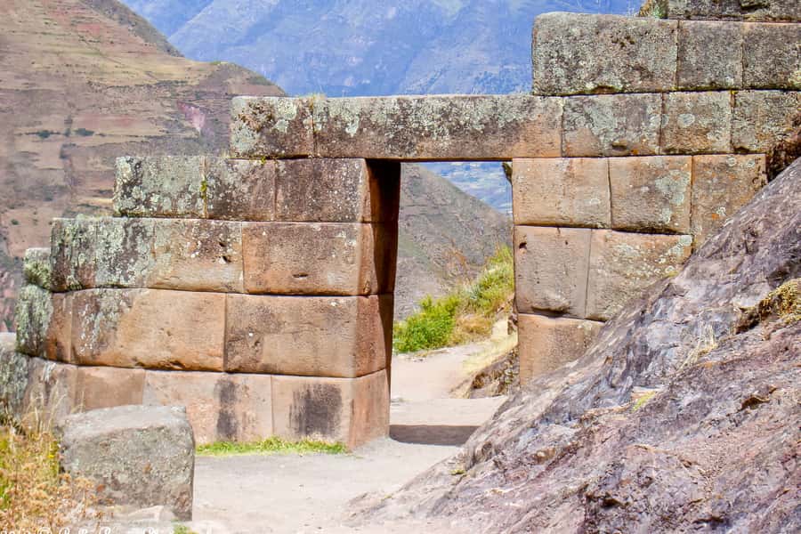 Cusco: Full-Day Sacred Valley History Tour - El Mirador and the first view over the valley