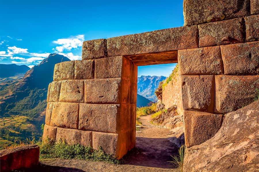 Cusco: Full-Day Tour of The Sacred Valley With Lunch - Following the Vilcanota River toward Urubamba