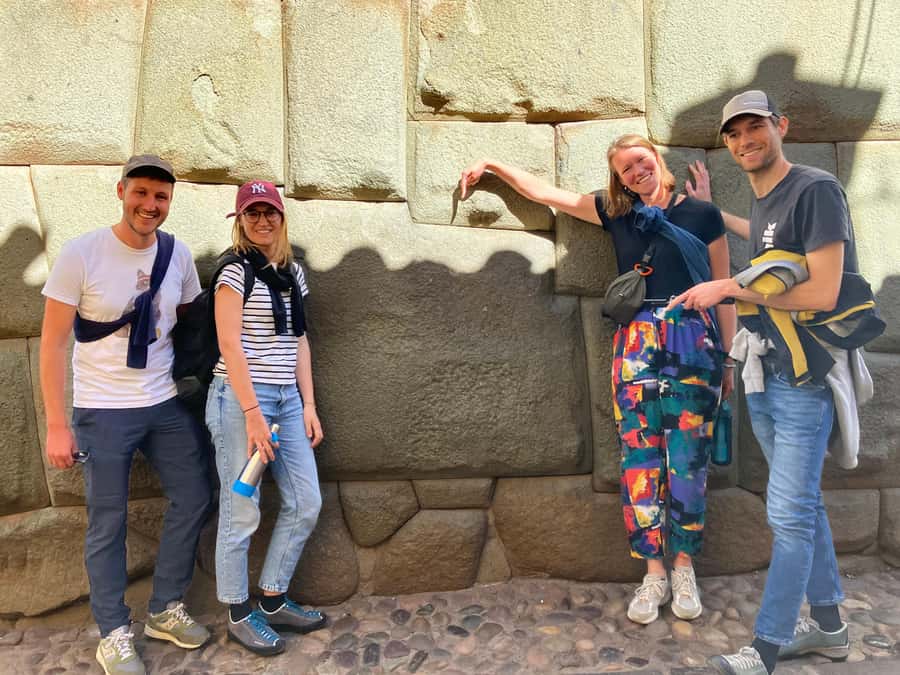 Cusco Highlights Walking Tour: History, Culture, Traditions - Calle Loreto and the logic of Inca stone