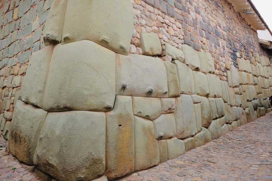 Cusco Highlights Walking Tour: History, Culture, Traditions - Chicha and chocolate: small tastes with real context