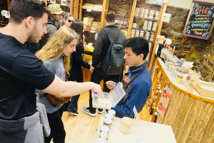 Cusco Highlights Walking Tour: History, Culture, Traditions - What the guides add to the experience
