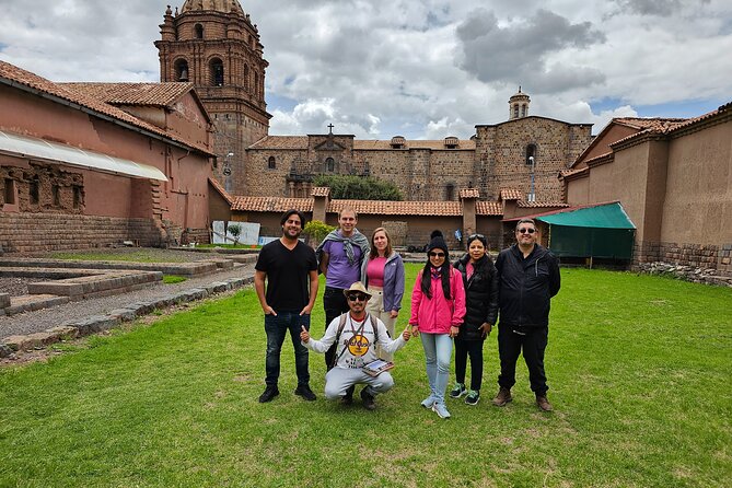 Cusco: Historic Walking Tour with Pisco Sour and Local Music - Plaza Nazarenas and a Quieter Corner