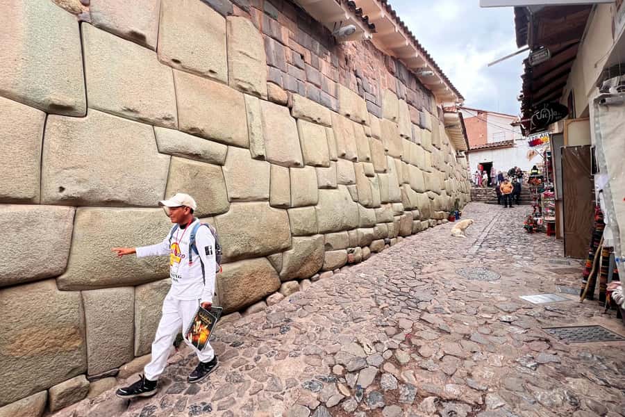 Cusco: Historic Walking Tour with Pisco Sour and Music Show - Starting at Plaza de Armas and the Inca Fountain