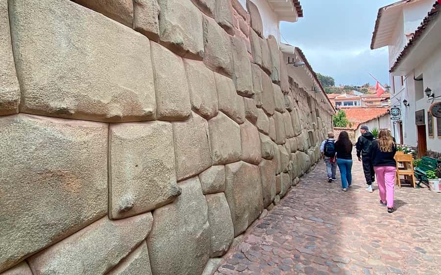 Cusco : Historical walking tour and tourist lookout point and Andean music show - The best views from San Cristobal