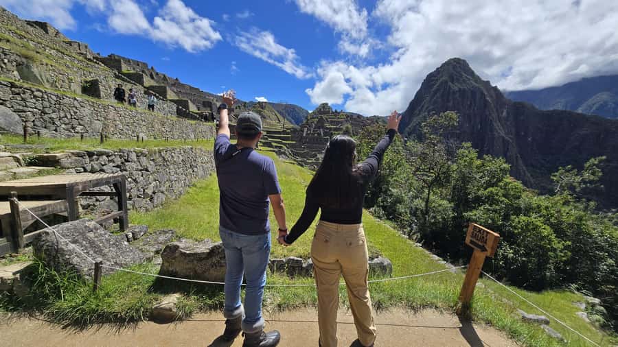 Cusco: Machu Picchu Day Trip with Train + Entrance ticket - The return journey requires patience