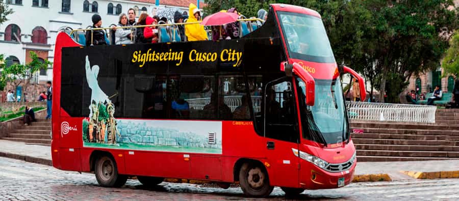 Cusco: open-top bus city tour - San Cristobal and the Inca wall of Colcampata