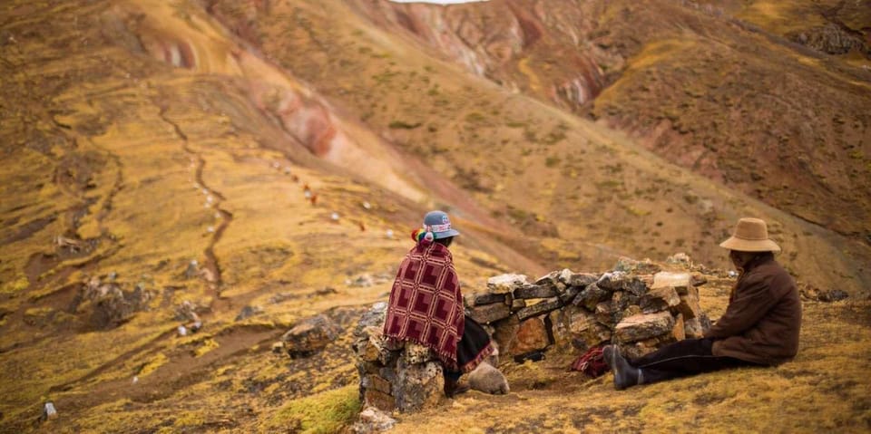 Cusco : Palcoyo - Rainbow Mountain Hidden Sister - Checacupe Bridge and the Camelid Hatchery