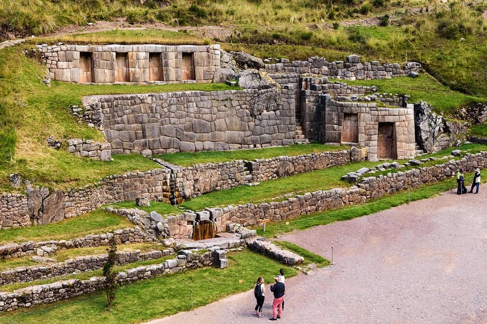 Cusco: Pisac, Sacsayhuaman, Q'enqo, and Tambomachay Tour - Sacsayhuaman and the scale of Inca stonework