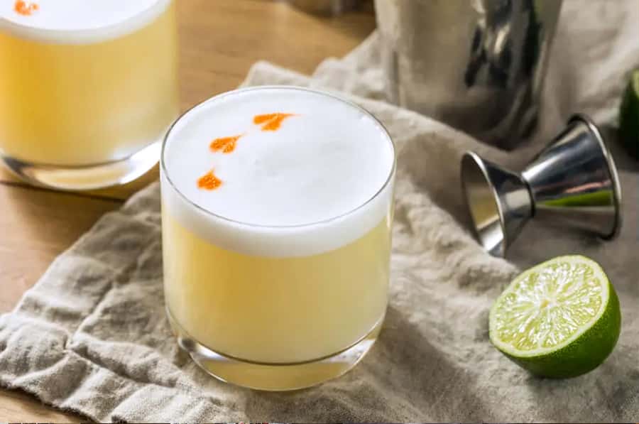 Cusco: Planetarium and Night Tour with Dinner and Pisco Sour - Cusco after dark: a short historic-center walk