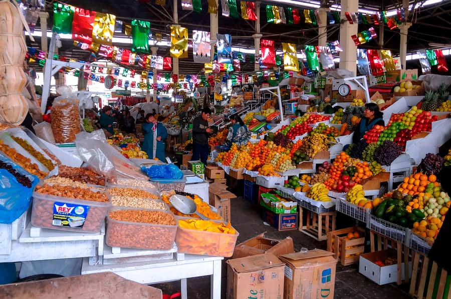 Cusco: Planetarium and Night Tour with Dinner and Pisco Sour - San Pedro Market: your first taste of Andean Cusco