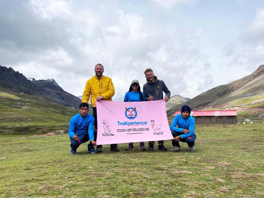 Cusco: Rainbow Mountain & Red Valley Tour with Picnic meals - Breakfast with views before the climb