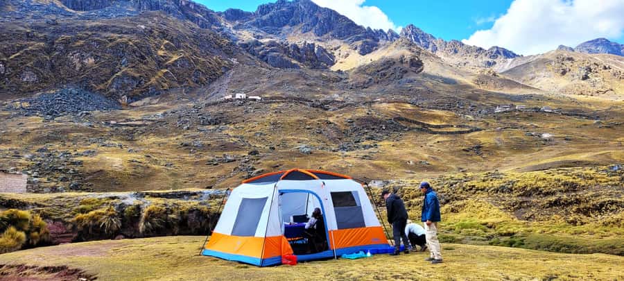 Cusco: Rainbow Mountain & Red Valley Tour with Picnic meals - A further 30 minutes to Red Valley