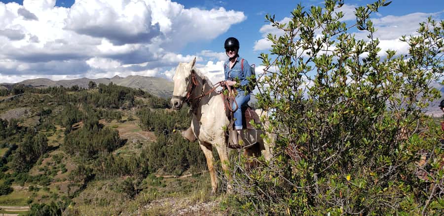Cusco: Sacsayhuaman Guided Tour and 1-Hour Horseback Ride - Key points at a glance