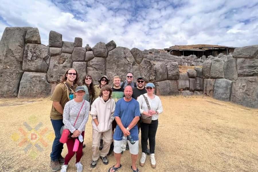 Cusco: Sacsayhuaman, Qenqo, Puca Pucara & Tambomachay Tour - Qenqo and Its Narrow Ceremonial Spaces