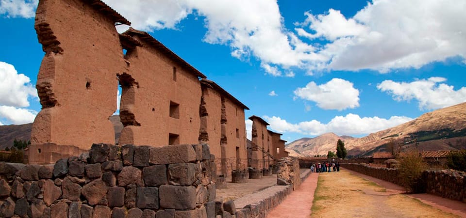 Cusco: Scenic Route of the Sun to Puno with Buffet Lunch - Pucara Museum and early Andean culture