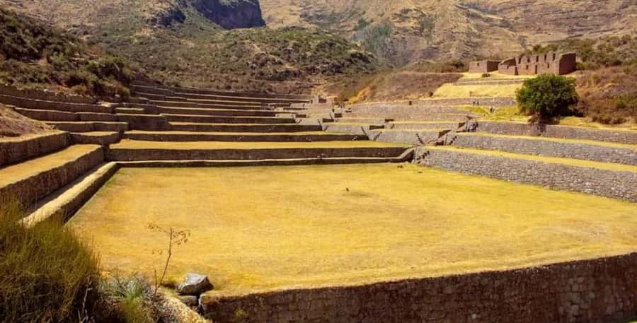 Cusco: Tipón, Pikillacta, and Andahuaylillas Tour - Pikillacta: a different civilization and a different kind of ruin