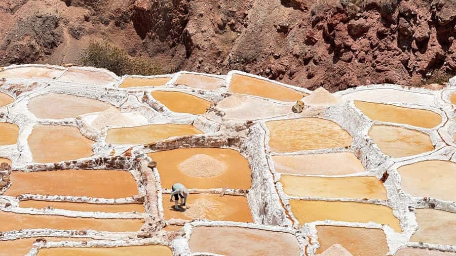 Cusco: Valle Sagrado VIP, Maras, Moray y Almuerzo Buffet - Pisac: Mountain views and the final archaeological stop