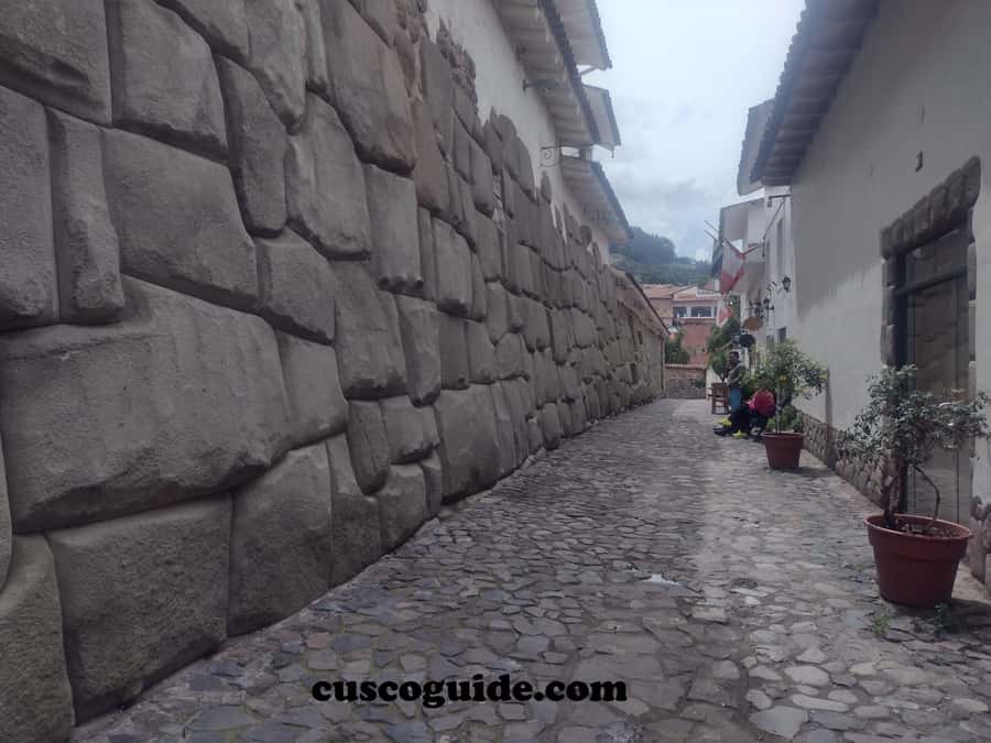 Cusco Walking Tour: Downtown, Sun Temple & San Blas Views - San Blas, artisan streets, and Seven Lambs Street
