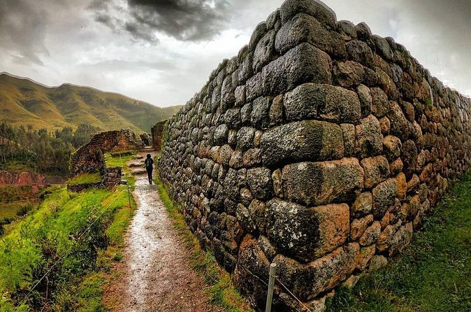 Cuzco city tour - Q’enqo: A ceremonial site with a different mood