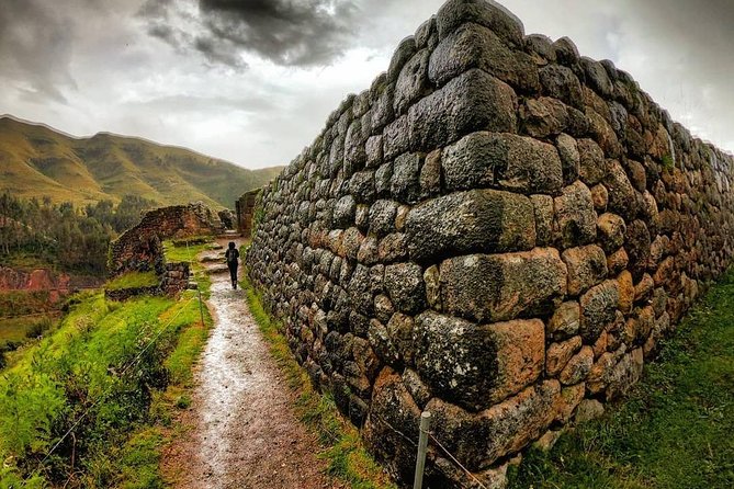 Cuzco city tour - Tambomachay: Water, offerings, and the final stop
