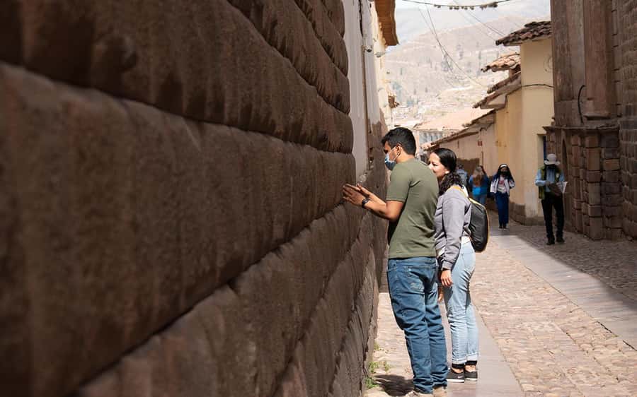 ECONOMIC PRIVATE TOUR IN THE CITY OF CUSCO - HALF DAY - What the private guide and vehicle really add