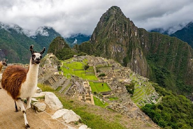 Excursion: Full Day Tour of Machu Picchu from Cusco - The pre-dawn pickup and Sacred Valley drive