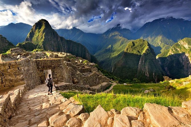 Excursion to MachuPicchu from Cusco with lunch | Private Service| - The 30-Minute Bus Ride Up to Machu Picchu