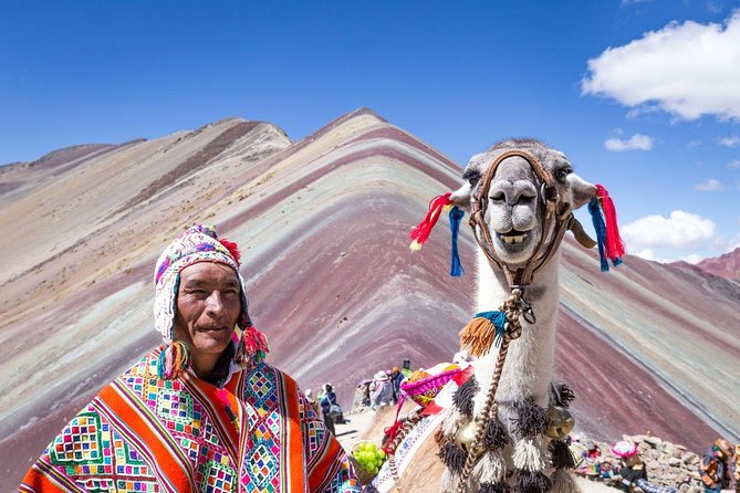 Excursión to Rainbow Mountain with Coca Ceremony | Prívate Tour | - The coca reading at the mountain