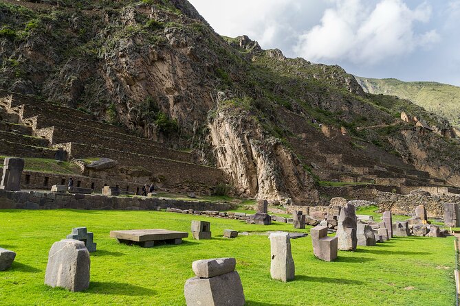 Excursion to the Sacred Valley of the Incas - Pisac: Hillside ruins and a craft market