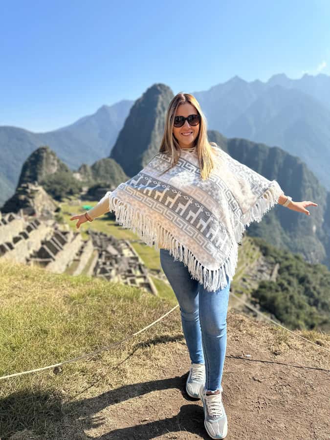 From Aguas Calientes: Machu Picchu guided tour with tickets - Photo stops and the value of a private guide