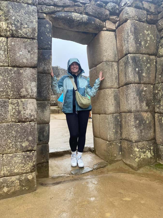 From Aguas Calientes: Machu Picchu guided tour with tickets - Guides who bring the site to life