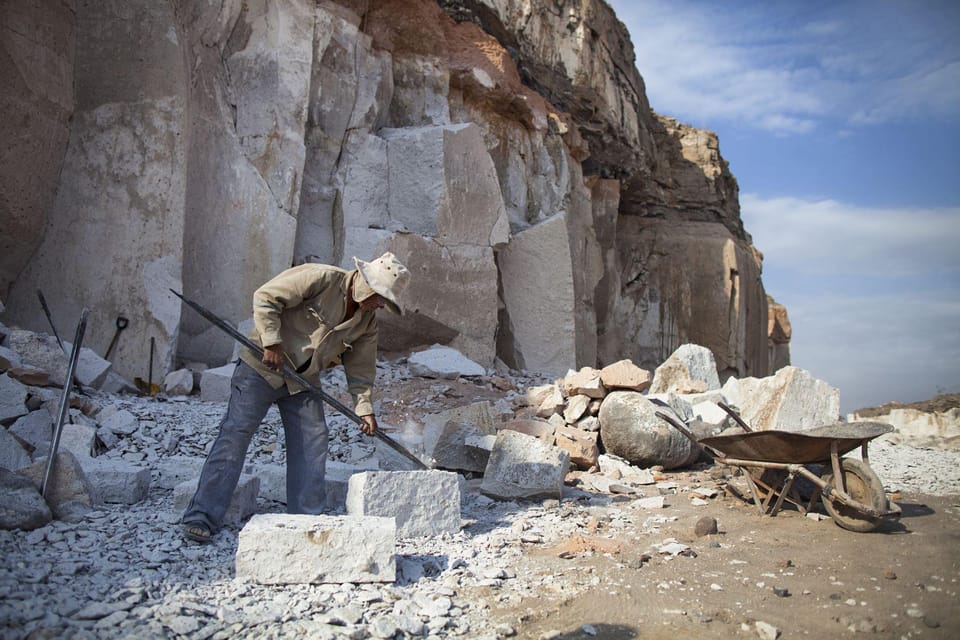 From Arequipa: Sillar Route Trek - Guides, transport, and language