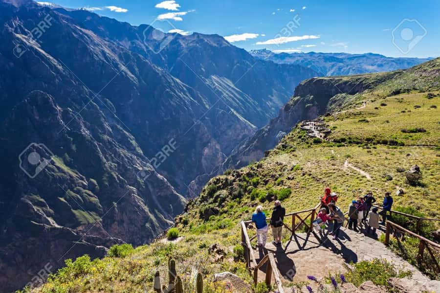 FROM CABANACONDE: VISIT TO THE CRUZ DEL CONDOR VIEWPOINT, DURATION 2 HOURS - Tapay viewpoint and the villages below