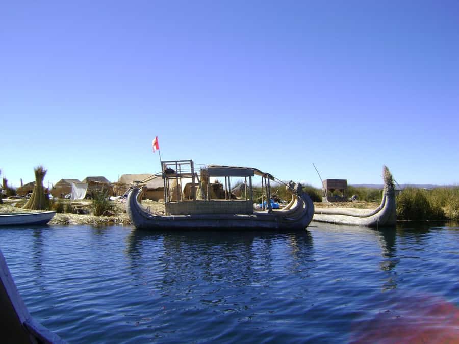 From Cusco: 2-Day Lake Titicaca Tour - Day 2: Uros and the floating-island experience