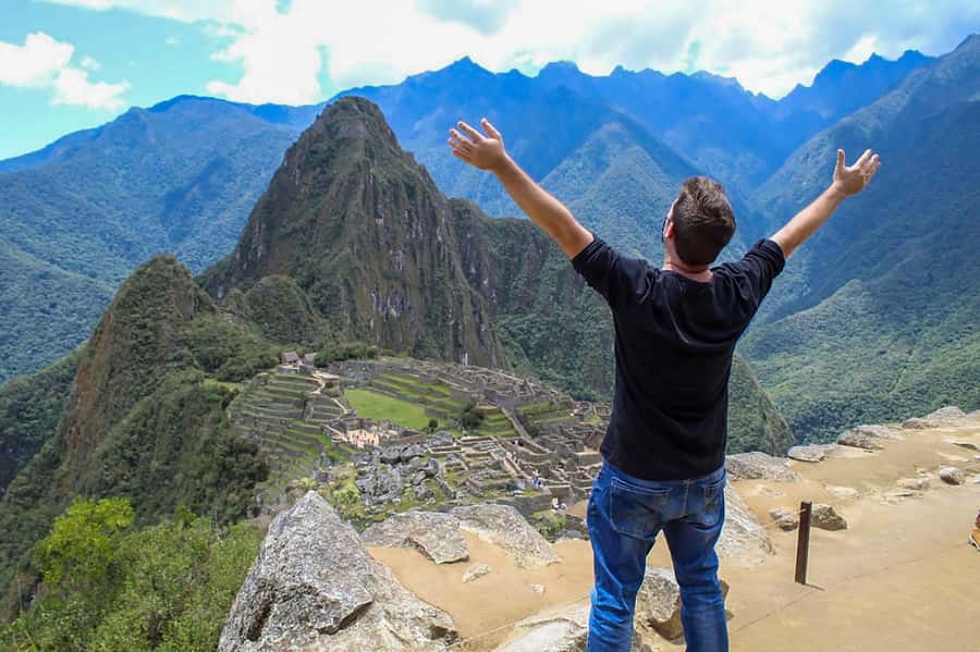 From Cusco: Full-Day Group Tour of Machu Picchu - The guides make the ruins come alive