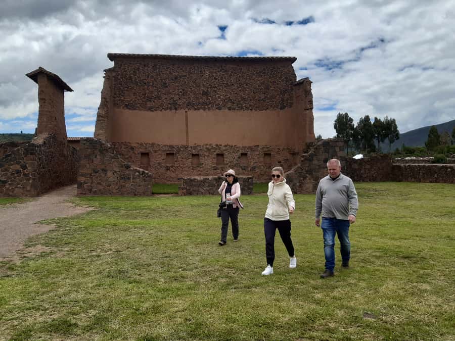 From Cusco: Lake Titicaca with a visit to Uros and Taquile - Raqchi and the scale of Incan construction