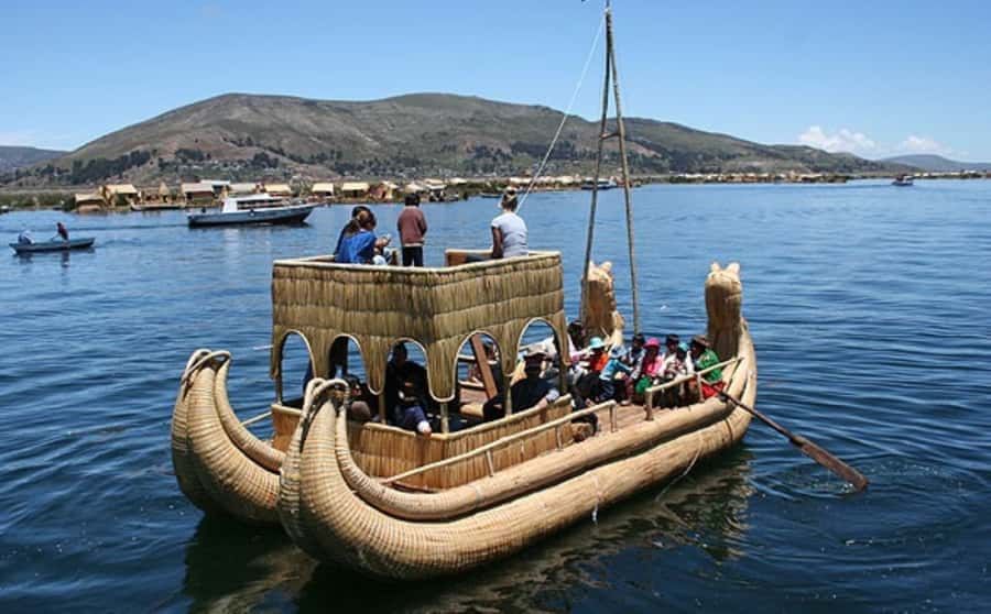 From Cusco: Lake Titicaca with a visit to Uros and Taquile - Sicuani lunch and the high point at La Raya