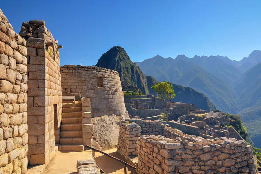 From Cusco: Machu Picchu Full-Day Guided Tour - The bus climbs to the Machu Picchu entrance