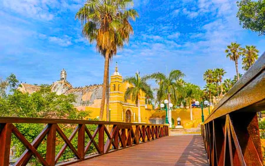 From Lima: Miraflores, Barranco & San Isidro Guided Tour - Huaca Pucllana from the outside