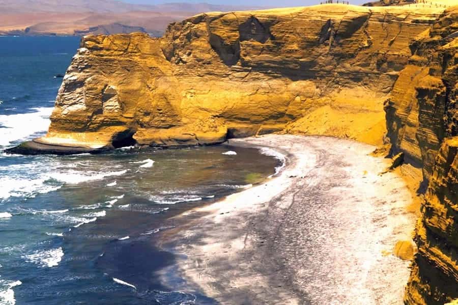 From Lima:Paracas Ballestas Islands and Ica Oasis 1 day Tour - Huacachina lagoon and the Ica dunes