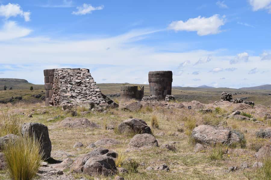 From Puno: 4h tour to Sillustani - The 40-minute road to Umayo Lagoon