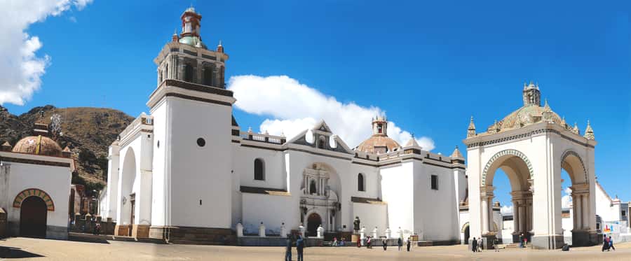 From Puno: Sun Island and Copacabana 1-Day Tour - Walking the southern part of Sun Island