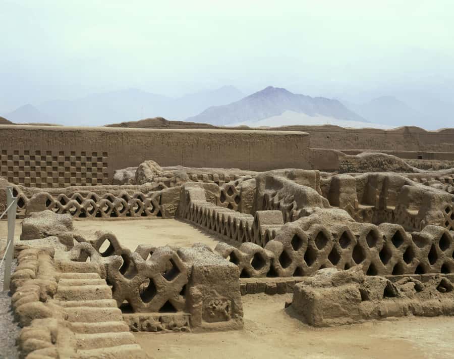 From Trujillo: Temple of the Moon and Sun and Chan Chan - The 10:00AM pickup and ride to Campiña de Moche