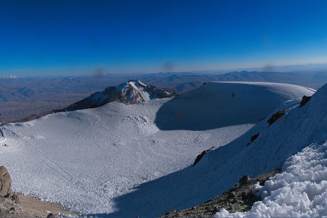 Full day Climbing tour to Chachani Volcano 6075 m (min. 2 people) - The long ascent toward the crater
