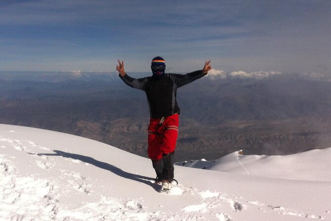 Full day Climbing tour to Chachani Volcano 6075 m (min. 2 people) - The final 15 minutes and the 360-degree summit