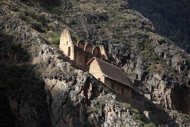 Full Day in the Sacred Valley - The Pantry of Cusco - Awana Kancha: camelids and living textile traditions