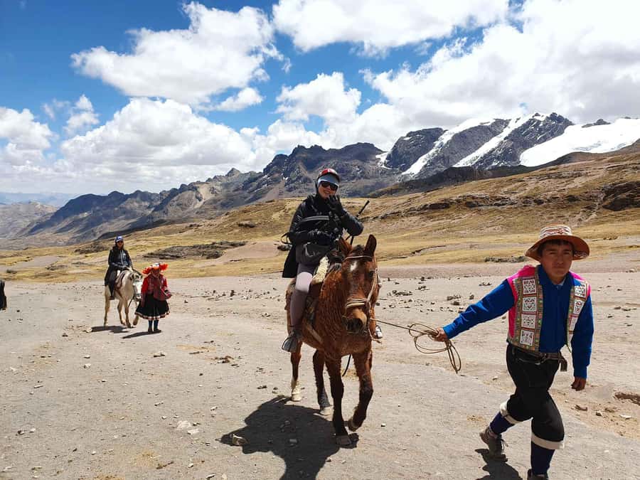 FULL DAY| MOUNTAIN OF COLORS ON HORSEBACK - Breakfast in Cusipata before the trail
