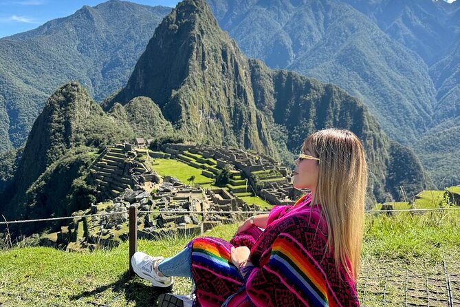 Full Day Private Guided Tour in Machu Picchu - Arriving in Aguas Calientes and Finding the Bus