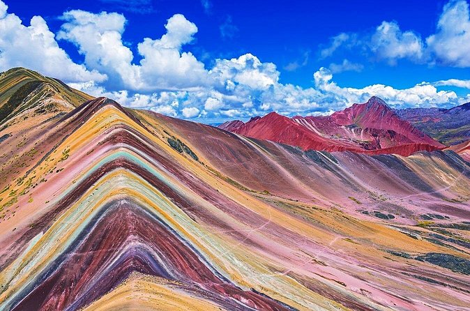 Full Day - Rainbow Mountain tour - Group Service - Guide support and the 16-person group