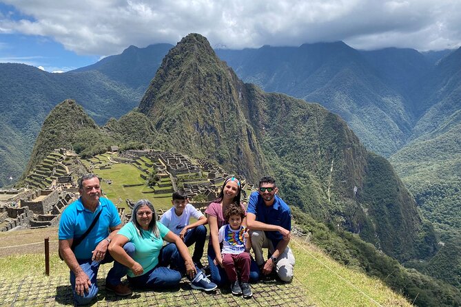 Full Day Tour to Machupicchu - The train from Ollantaytambo to Aguas Calientes